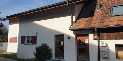 Monteurwohnung - Einzelbetten - Bühl b. Aarberg - Hauseingang - Guesthouse Claudia