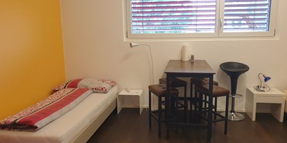 Monteurwohnung - Zimmertyp: Einzelzimmer - PLZ 3267 (Schweiz) - 2 Bettzimmer Hollywood - Guesthouse Claudia