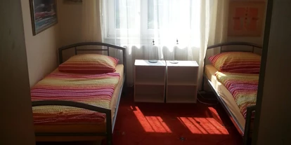 Monteurwohnung - Kühlschrank - PLZ 30419 (Deutschland) - Zimmer 3 mit zwei Einzelbetten - Monteurzimmer an der Messe