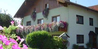 Monteurwohnung - WLAN - Enzersberg - Gästehaus Jedinger, Nähe SALZBURG,
Zufahrt direkt von der B 154 zwischen Mondsee und Straßwalchen - Gästehaus Jedinger