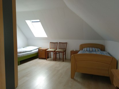 Monteurwohnung - Zimmertyp: Mehrbettzimmer - Großsolt - Doppelzimmer mit Einzelbetten im Monteurhaus in Oeversee. - Haus Barderup