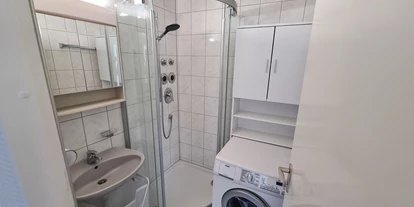 Monteurwohnung - Badezimmer: eigenes Bad - PLZ 71134 (Deutschland) - Badezimmer - Monteurwohnung in Sindelfingen,Mindestmietzeit 6 Monate, 17 Euro