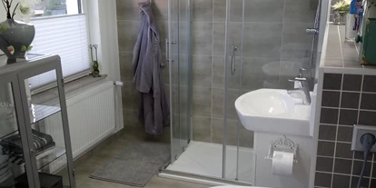 Monteurwohnung - Badezimmer: eigenes Bad - Stücken - Monteurzimmer Fewo