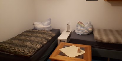 Monteurwohnung - Art der Unterkunft: Gästezimmer - Trebbin - Zimmer mit 2 Boxspringbetten, TV,  - Waldmeister