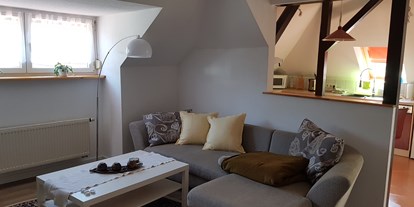 Monteurwohnung - Einzelbetten - Potsdam - Wohnbereich mit Schlafmöglichkeit, TV, Aufbettung möglich - Waldmeister