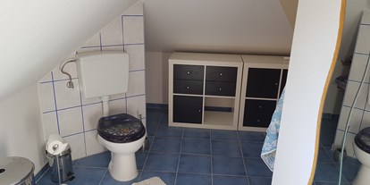 Monteurwohnung - Einzelbetten - Neu Fahrland - Bad mit Dusche, WC, Waschbecken - Waldmeister