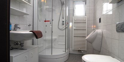 Monteurwohnung - Kühlschrank - Aachen - Badezimmer - Monteurwohnungen Krings