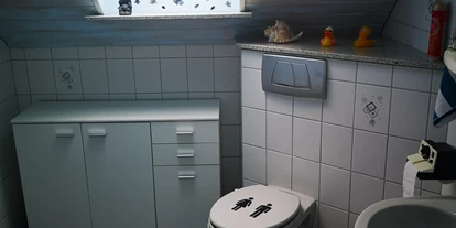 Monteurwohnung - Kühlschrank - Regnitzlosau - WC - Chucks Home
