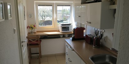 Monteurwohnung - Bettwäsche: Bettwäsche inklusive - PLZ 40219 (Deutschland) - Küche mit Gartenblick - Düssel-Wohnung