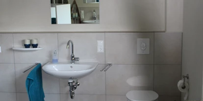 Monteurwohnung - Zimmertyp: Einzelzimmer - Lünne - Toilette und Waschbecken  - Ferienhaus "NaturPur"