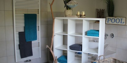 Monteurwohnung - Zimmertyp: Mehrbettzimmer - Ibbenbüren - Badewanne und viel Ablagemöglichkeit im Badezimmer - Ferienhaus "NaturPur"