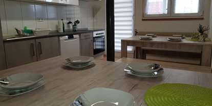 Monteurwohnung - Zimmertyp: Mehrbettzimmer - Küche mit Essplatz - Monteurunterkunft Ochsen 