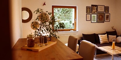 Monteurwohnung - Kaffeemaschine - Bühlertann - Ess-/Wohnzimmer - Talwohnungen (🏠 3 Wohnungen für je max 3Personen)