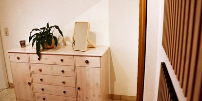 Monteurwohnung - Zimmertyp: Einzelzimmer - PLZ 74426 (Deutschland) - Schlafzimmer / Schrank - Teich Appartment 