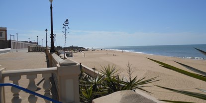Monteurwohnung - TV - Spanien - Strand “Camarón”, zu Fuß nur 5 Minuten vom Haus entfernt. - Apartamento Caracola. Aire acondicionado, wifi,garaje