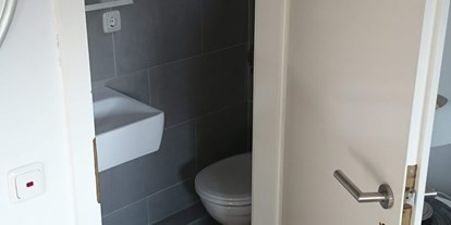 Monteurwohnung - Kühlschrank - Esgrus - Bad mit Dusche und Toilette - Solitüde