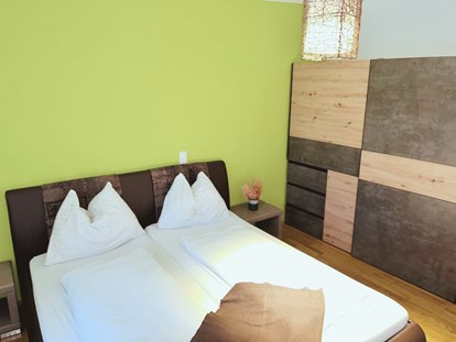 Monteurwohnung - Bettwäsche: Bettwäsche inklusive - PLZ 5300 (Österreich) - Wohnung für 6 - 8 Personen (ideal für Monteure/Arbeiter) 