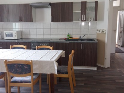 Monteurwohnung - Zimmertyp: Einzelzimmer - PLZ 99887 (Deutschland) - Die Küche ist komplett ausgestattet.  - Zimmervermietung-Gotha - Wohnen wie Zuhause