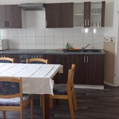 Monteurwohnung: Die Küche ist komplett ausgestattet.  - Zimmervermietung-Gotha - Wohnen wie Zuhause