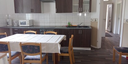 Monteurwohnung - Art der Unterkunft: Apartment - Dachwig - Die Küche ist komplett ausgestattet.  - Zimmervermietung-Gotha - Wohnen wie Zuhause