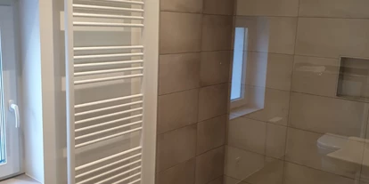 Monteurwohnung - WLAN - Wiehl - Badezimmer - auszeit appartements & rooms