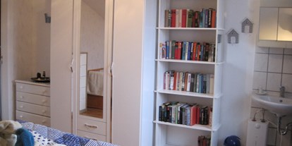 Monteurwohnung - Zimmertyp: Einzelzimmer - Lübeck - Hier gibt es Lesestoff für einen entspannten Feierabend - Ferienhof March