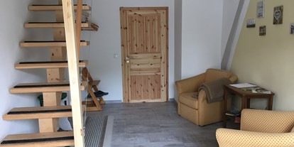 Monteurwohnung - Einzelbetten - Brüssow - Eingangsbereich zur Küche und zur oberen Etage  - Zumspatzennest