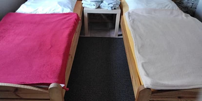 Monteurwohnung - Einzelbetten - Brandenburg Süd - Ein Schlafzimmer  von zweien - Dachsloch