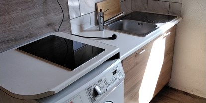 Monteurwohnung - Küche: eigene Küche - PLZ 03229 (Deutschland) - Küche mit Waschmaschine - Dachsloch