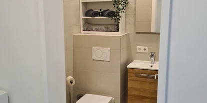 Monteurwohnung - Einzelbetten - Hötting - WC mit barrierefreier Dusche und Waschmaschine - Wohnung Innsbruck Nähe Uni