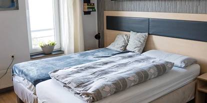 Monteurwohnung - Bettwäsche: Bettwäsche inklusive - Witten - Schlafzimmer Wohnung Nr. 1 mit 2 Betten getrennt und zusammen möglich - Sleep Inn Hagen