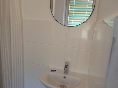 Monteurwohnung - Badezimmer: Gemeinschaftsbad - Wien Hernals - Neu renovierte Appartement OMV nähe