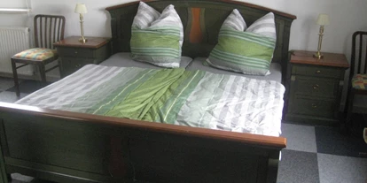 Monteurwohnung - Zimmertyp: Mehrbettzimmer - Thümmlitzwalde - Schlafzimmer mit Doppelbett und Schlafcouch - St. Aegidienblick