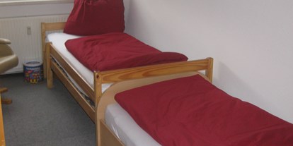 Monteurwohnung - Bettwäsche: Bettwäsche inklusive - Bockelwitz - Kinderzimmer mit Zwei Einzelbetten - St. Aegidienblick