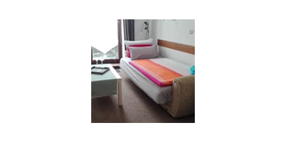 Monteurwohnung - Einzelbetten - PLZ 28857 (Deutschland) - Wohnung 5 
Schlafsofa im Wohnzimmer - Vilser Landhaus Ferienwohnungen/Monteurunterkunft