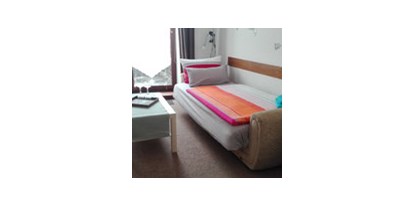 Monteurwohnung - Zimmertyp: Einzelzimmer - Warpe - Wohnung 5 
Schlafsofa im Wohnzimmer - Vilser Landhaus Ferienwohnungen/Monteurunterkunft