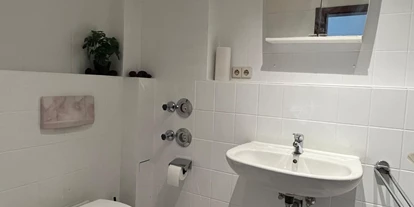 Monteurwohnung - Badezimmer: eigenes Bad - Wehrheim - Möblierte 2Zi.-Wohnung in Usingen