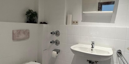 Monteurwohnung - Badezimmer: eigenes Bad - Münzenberg - Möblierte 2Zi.-Wohnung in Usingen