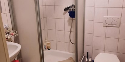 Monteurwohnung - Badezimmer: Gemeinschaftsbad - Erzhausen - Kelsterbach 1 Zimmer Wohnung mit 4 Betten