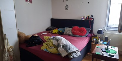 Monteurwohnung - Zimmertyp: Mehrbettzimmer - Hessen Süd - Das Bett wird gewechselt - Kelsterbach 1 Zimmer Wohnung mit 4 Betten