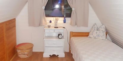 Monteurwohnung - Bettwäsche: Bettwäsche gegen Gebühr - Dannewerk - Schlafzimmer oben (klein) - Ferienhaus Muschel