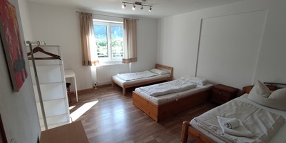 Monteurwohnung - Badezimmer: eigenes Bad - Niederau (Wildschönau) - Schlafzimmer - Personalhaus mit fünf Schlafzimmern