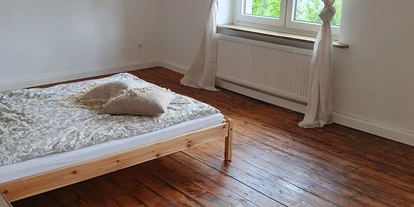 Monteurwohnung - Zimmertyp: Mehrbettzimmer - Saarlouis Saarbrücken - großes Zimmer mit zwei Betten (1x 1,4 m breit und 1x 0,9 m breit) - Gästehaus Meiers
