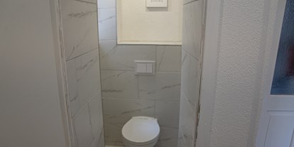 Monteurwohnung - Badezimmer: Gemeinschaftsbad - Weißig am Raschütz - Toilette - McGoodnight - Monteurwohnung Nähe Dresden, ab 13,95€/p.P.