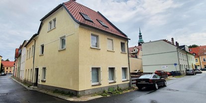 Monteurwohnung - Kühlschrank - Weißig am Raschütz - Gebäudeansicht - McGoodnight - Monteurwohnung Nähe Dresden, ab 13,95€/p.P.