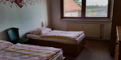Monteurwohnung - Bettwäsche: Bettwäsche inklusive - Tüchen - Schlafzimmer 1 - Fam. Tiemeyer