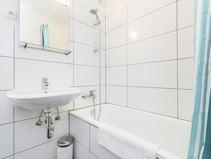 Monteurwohnung - Badezimmer: eigenes Bad - Köln - Badezimmer, HomeRent Unterkunft in Dormagen - HomeRent in Dormagen, Monheim, Langenfeld, Rommerskirchen