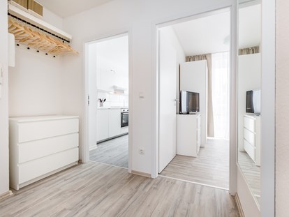 Monteurwohnung - Zimmertyp: Doppelzimmer - PLZ 50129 (Deutschland) - Flur, HomeRent Unterkunft in Dormagen - HomeRent in Dormagen, Monheim, Langenfeld, Rommerskirchen
