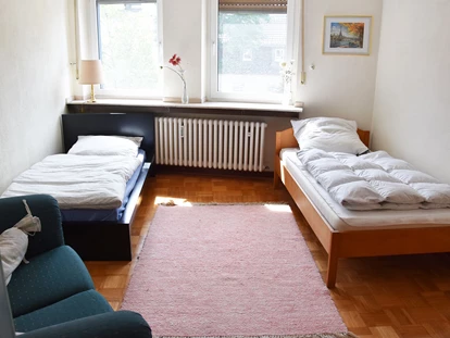 Monteurwohnung - Balkon - PLZ 53881 (Deutschland) - Schlafzimmer, HomeRent Unterkunft in Euskirchen - HomeRent in Euskirchen 