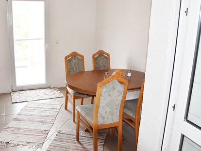 Monteurwohnung - Küche: eigene Küche - PLZ 53913 (Deutschland) - Essbereich, HomeRent Unterkunft in Euskirchen - HomeRent in Euskirchen 